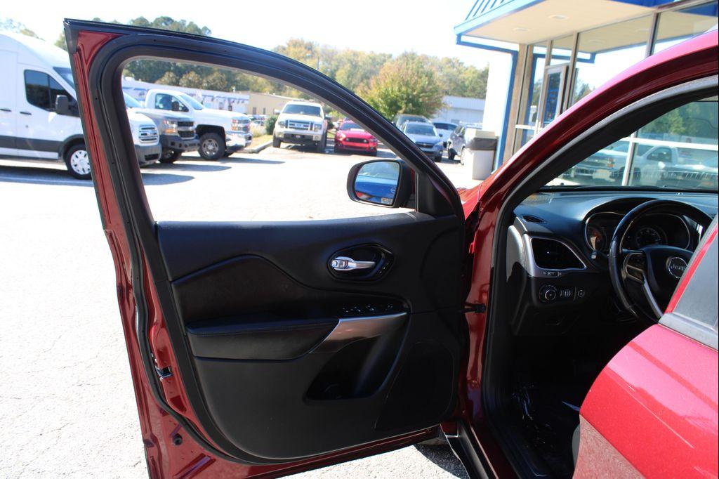 used 2021 Jeep Cherokee car, priced at $12,999