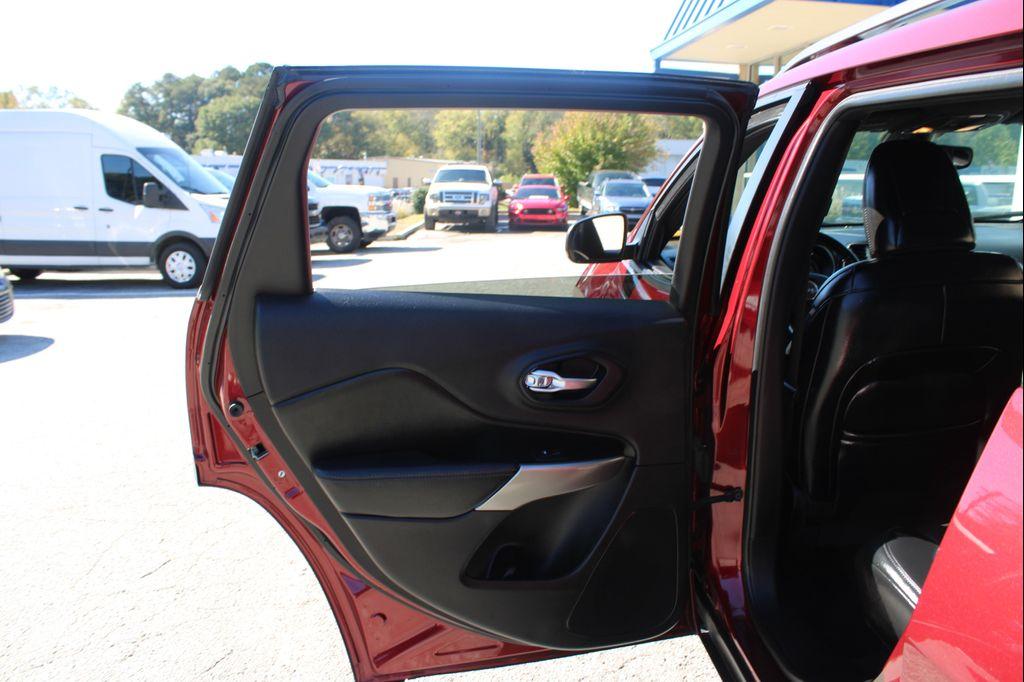 used 2021 Jeep Cherokee car, priced at $12,999