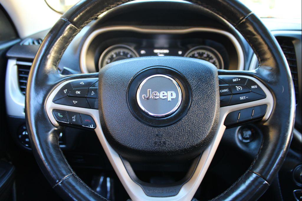 used 2015 Jeep Cherokee car, priced at $7,999