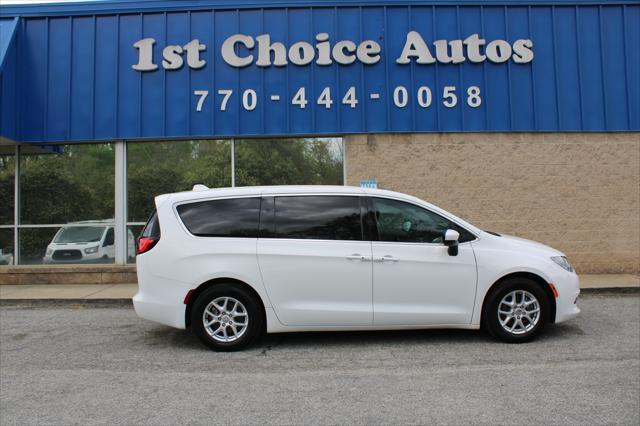 used 2017 Chrysler Pacifica car, priced at $11,999