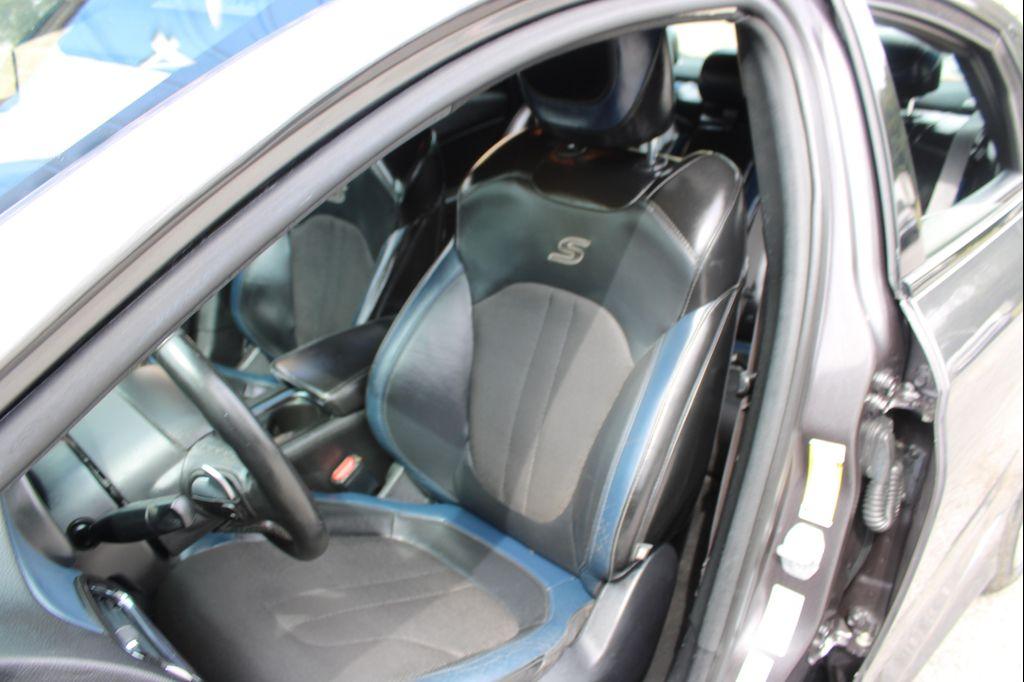 used 2016 Chrysler 200 car, priced at $7,999