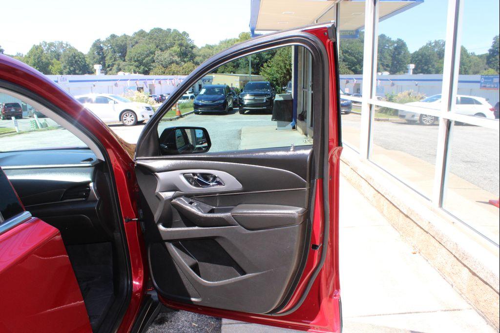 used 2020 Chevrolet Traverse car, priced at $16,999