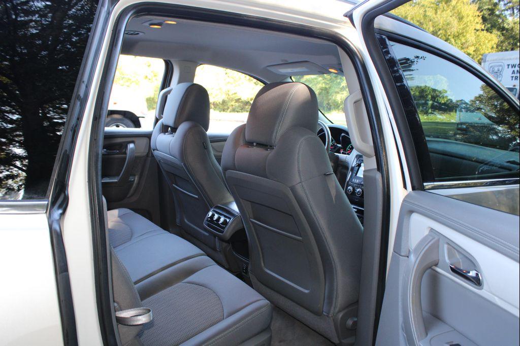 used 2015 Chevrolet Traverse car, priced at $9,999