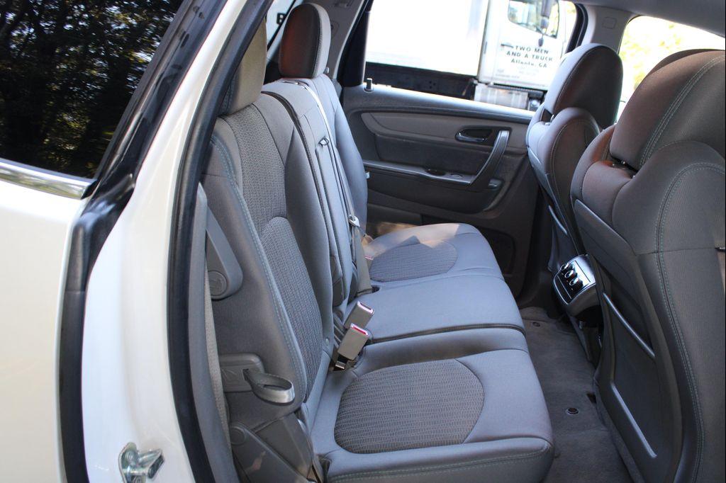 used 2015 Chevrolet Traverse car, priced at $9,999