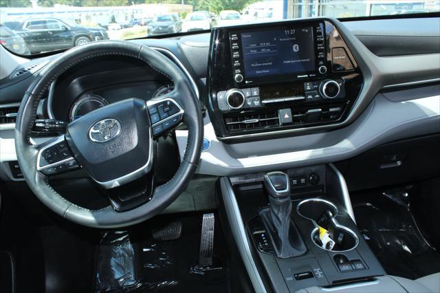 used 2020 Toyota Highlander Hybrid car, priced at $33,000