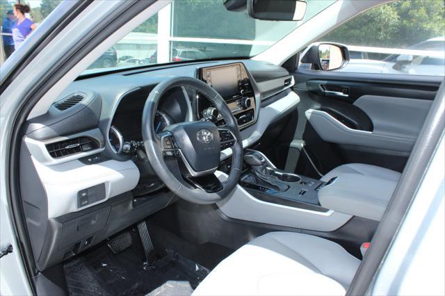 used 2020 Toyota Highlander Hybrid car, priced at $33,000