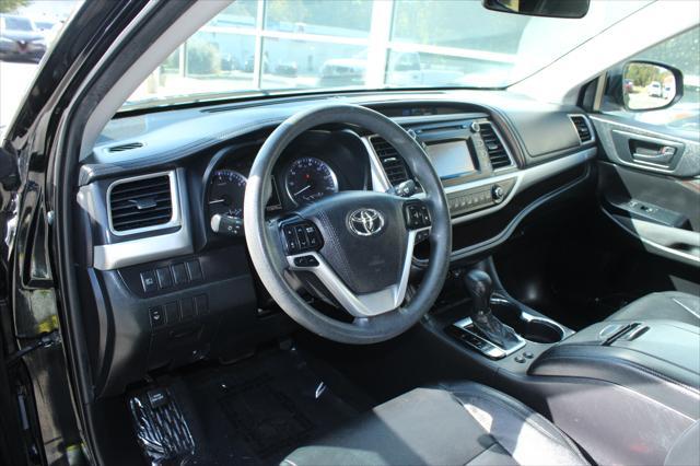 used 2019 Toyota Highlander car, priced at $17,999