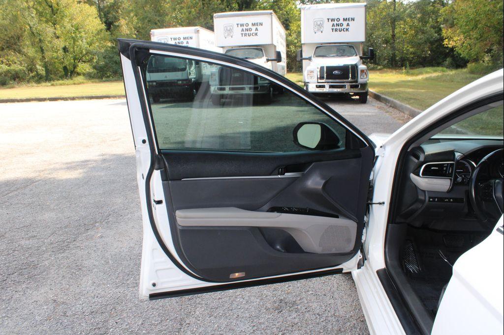 used 2018 Toyota Camry Hybrid car, priced at $15,999