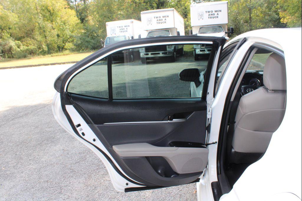 used 2018 Toyota Camry Hybrid car, priced at $15,999