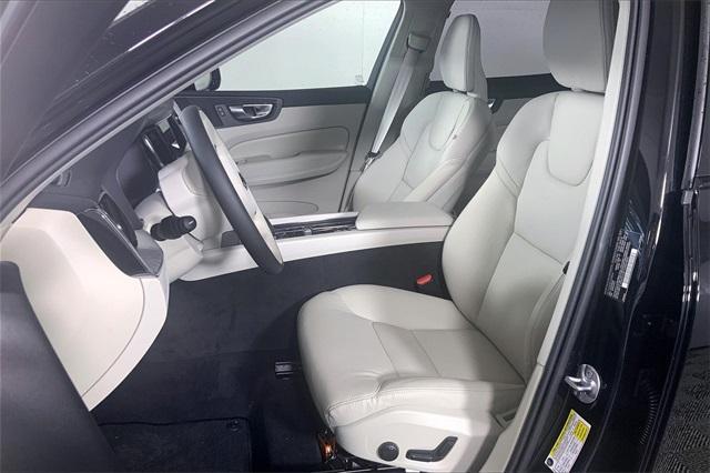new 2025 Volvo XC60 Plug-In Hybrid car