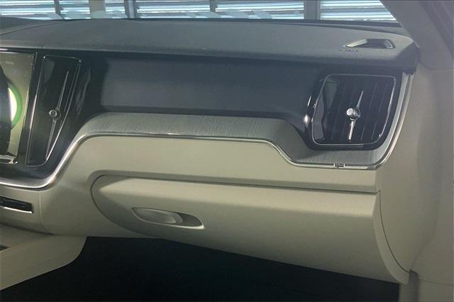 new 2025 Volvo XC60 Plug-In Hybrid car