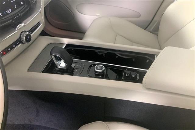 new 2025 Volvo XC60 Plug-In Hybrid car