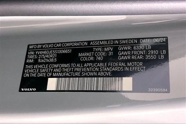 new 2025 Volvo XC90 Plug-In Hybrid car