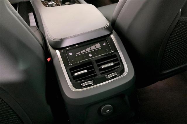 new 2025 Volvo XC90 Plug-In Hybrid car