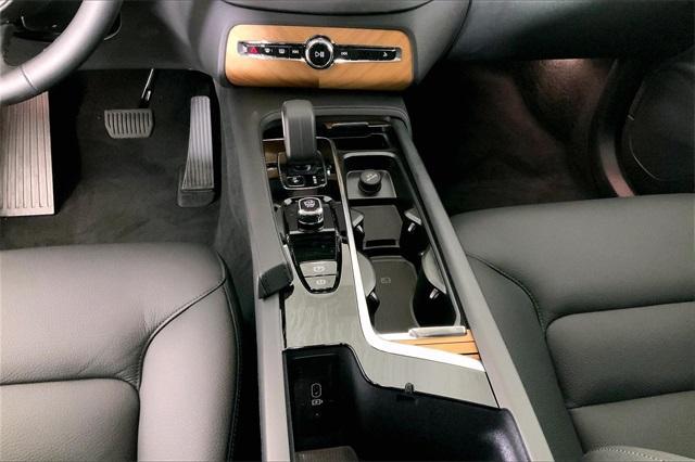 new 2025 Volvo XC90 Plug-In Hybrid car