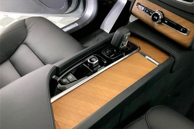 new 2025 Volvo XC90 Plug-In Hybrid car
