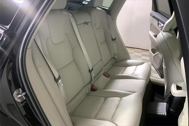 new 2025 Volvo XC60 Plug-In Hybrid car