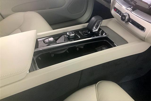 new 2025 Volvo XC60 Plug-In Hybrid car