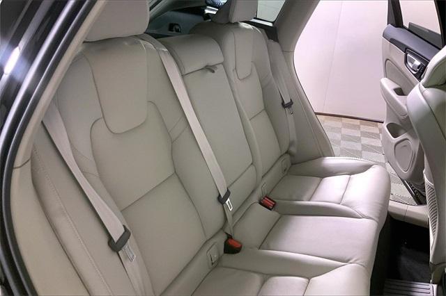new 2025 Volvo XC60 Plug-In Hybrid car