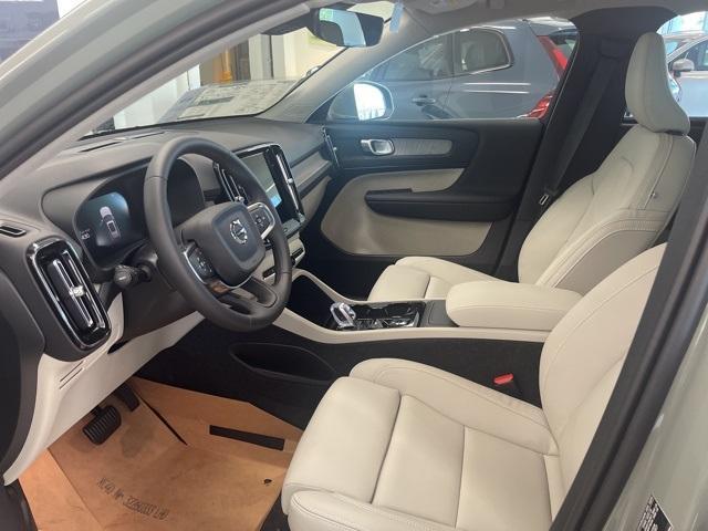 new 2025 Volvo XC40 car, priced at $49,590