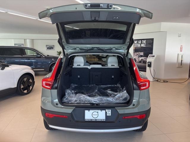 new 2025 Volvo XC40 car, priced at $49,590