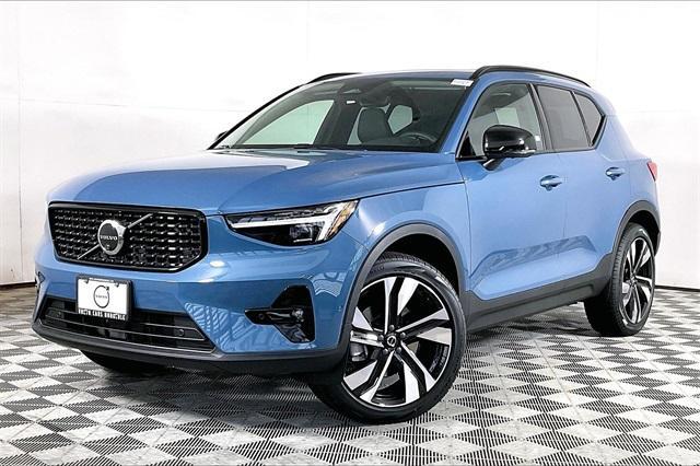 new 2025 Volvo XC40 car