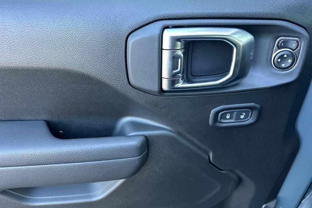 new 2025 Jeep Gladiator car, priced at $52,995