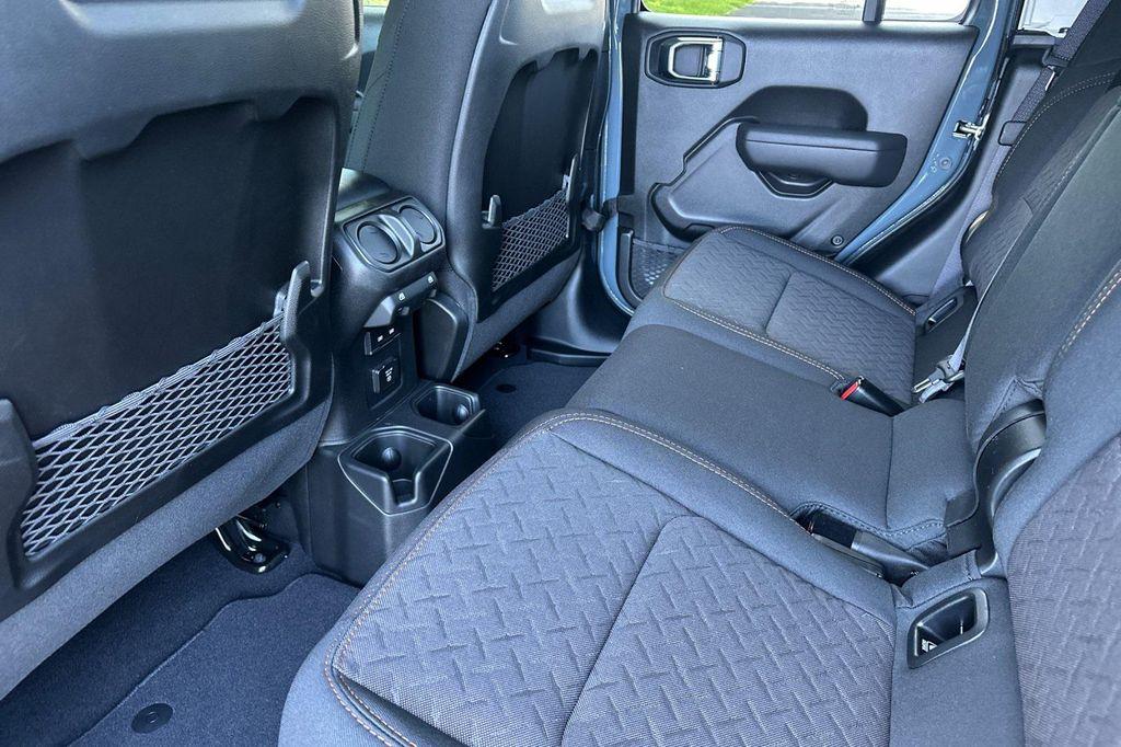 new 2025 Jeep Gladiator car, priced at $52,995