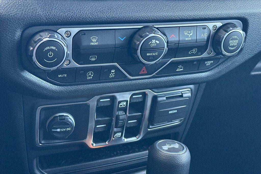 new 2025 Jeep Wrangler car, priced at $46,737