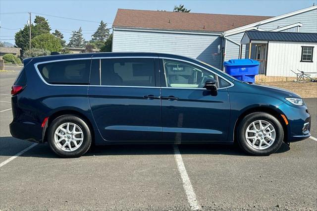 new 2024 Chrysler Pacifica car