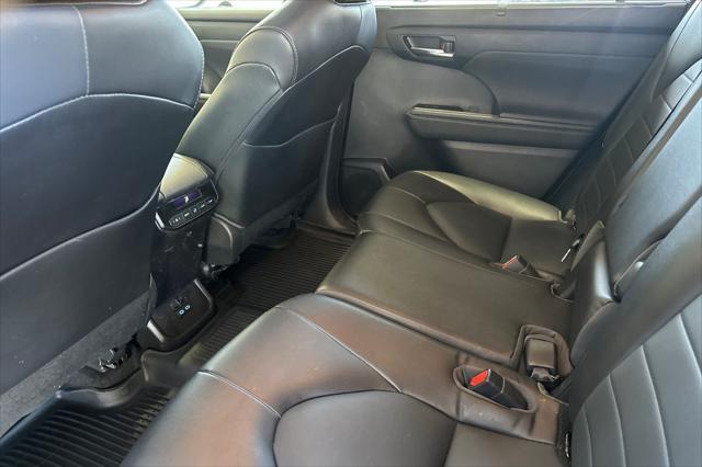 used 2022 Toyota Highlander car, priced at $37,995