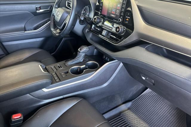 used 2022 Toyota Highlander car, priced at $37,995