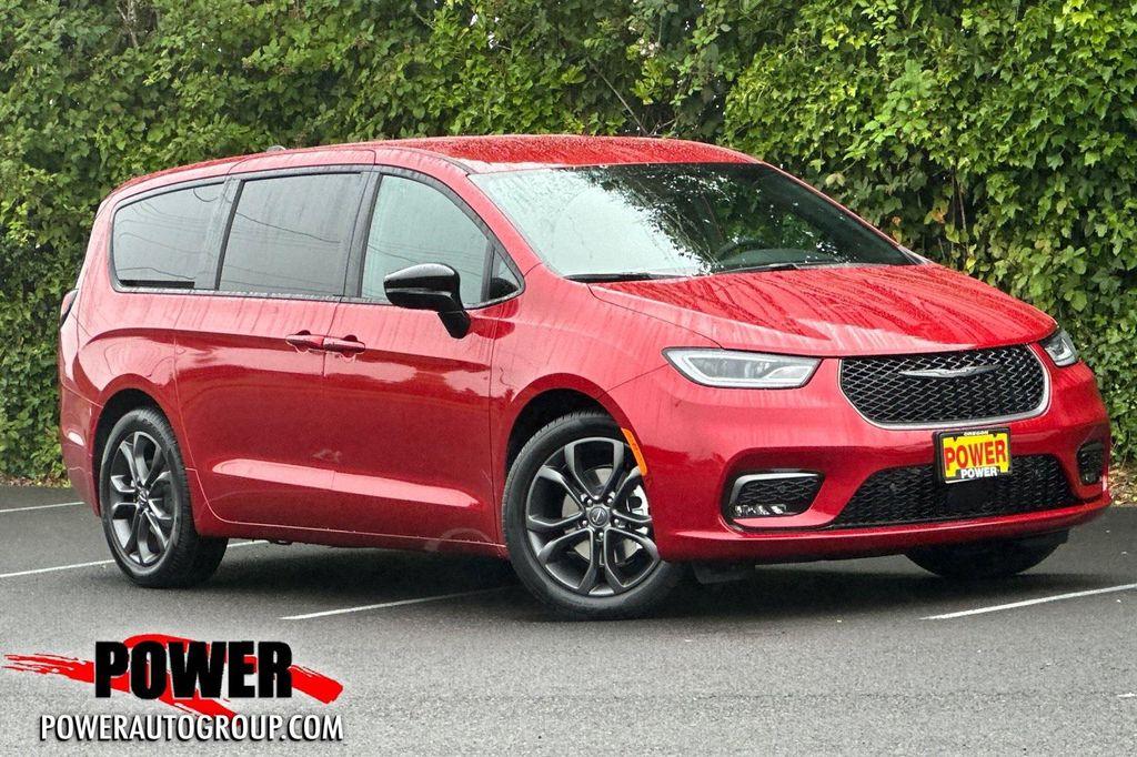new 2026 Chrysler Pacifica car, priced at $46,880