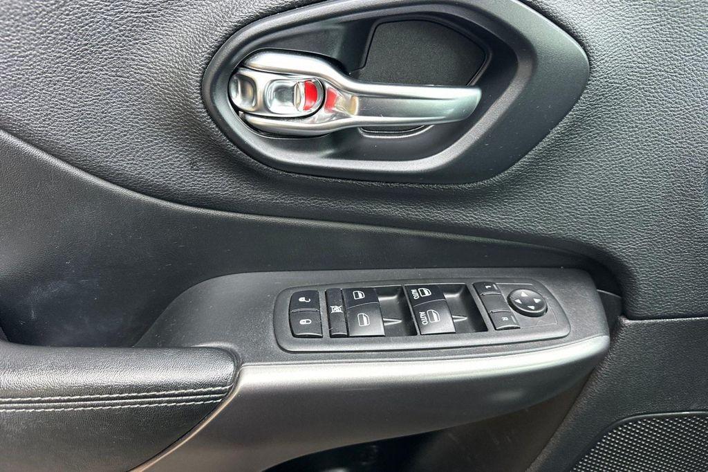 used 2019 Jeep Cherokee car, priced at $12,995