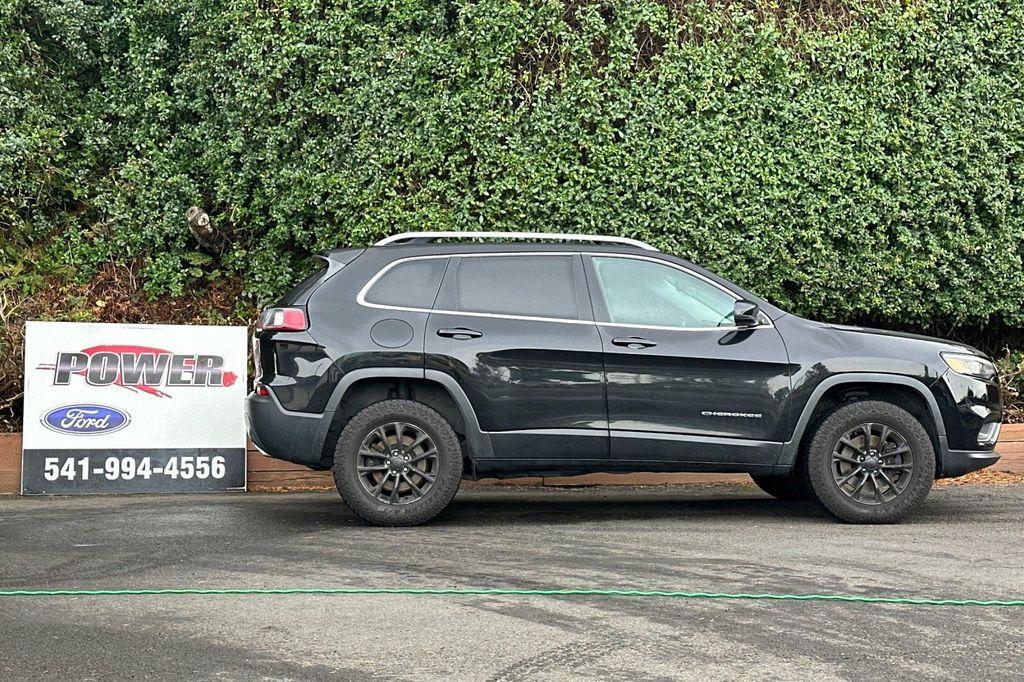 used 2019 Jeep Cherokee car, priced at $12,995