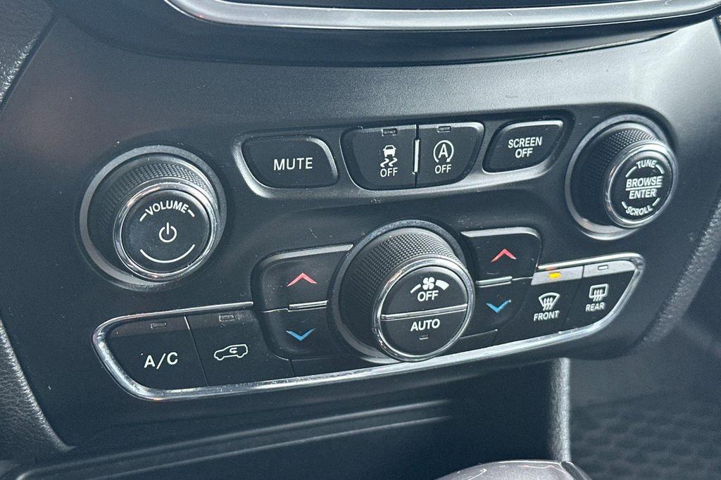 used 2019 Jeep Cherokee car, priced at $12,995