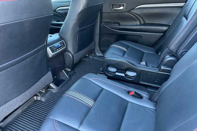 used 2019 Toyota Highlander car, priced at $22,995