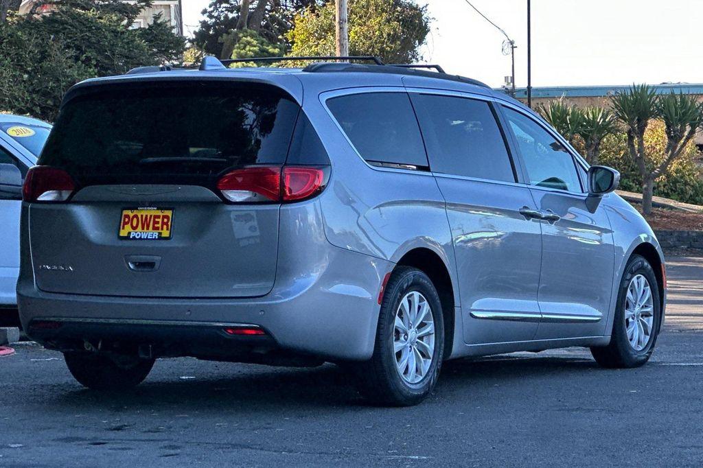used 2017 Chrysler Pacifica car, priced at $14,400