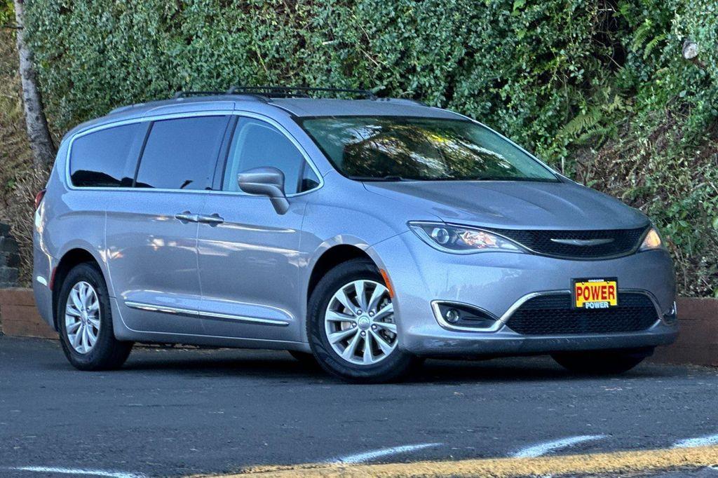 used 2017 Chrysler Pacifica car, priced at $14,400