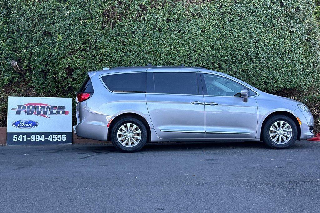 used 2017 Chrysler Pacifica car, priced at $14,400