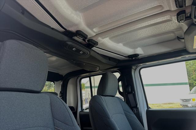 new 2024 Jeep Gladiator car, priced at $39,995