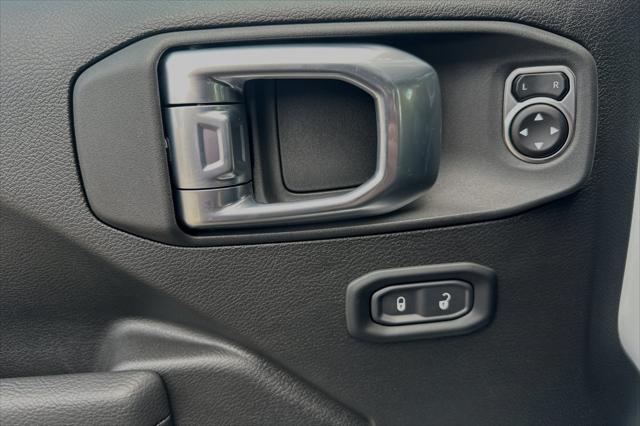 new 2024 Jeep Gladiator car, priced at $39,995