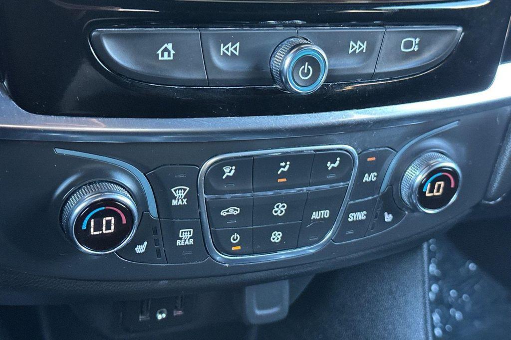 used 2023 Chevrolet Traverse car, priced at $28,400