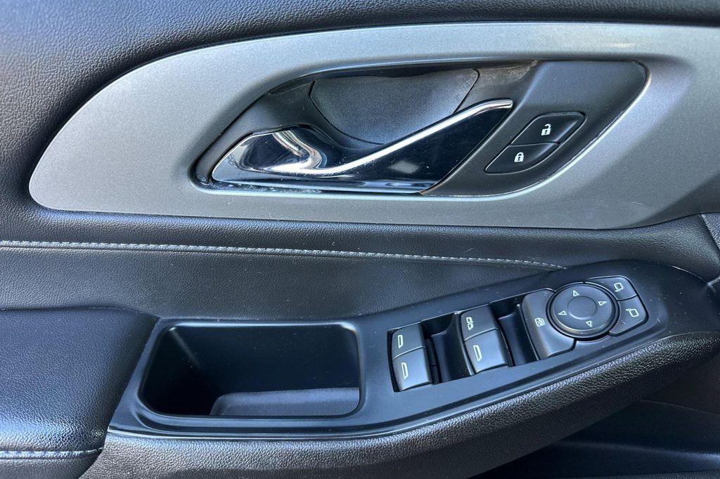 used 2023 Chevrolet Traverse car, priced at $28,400