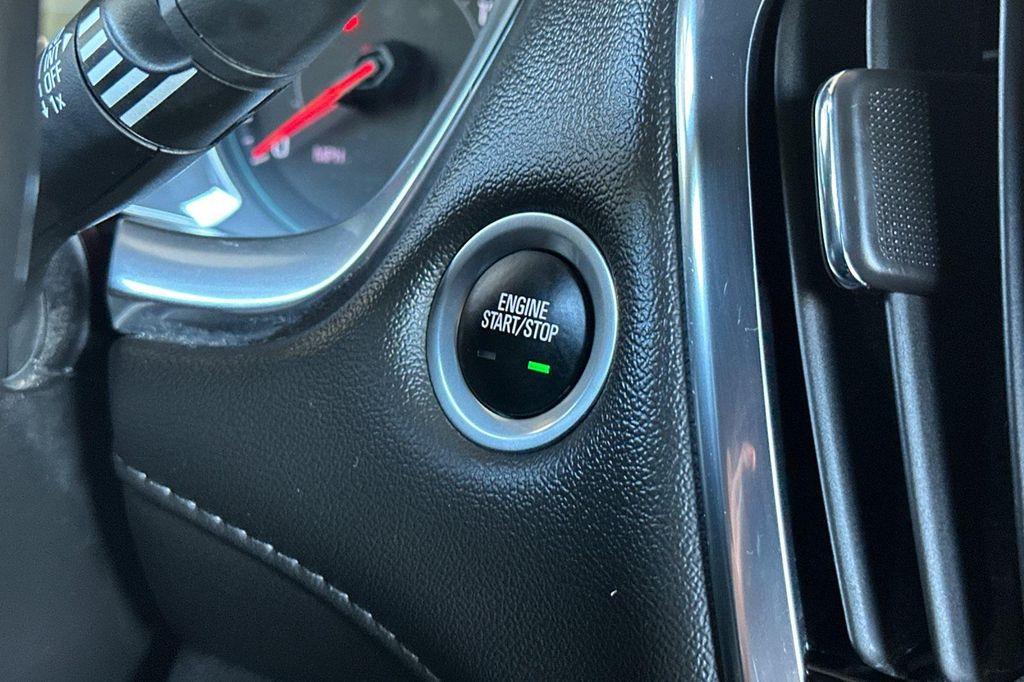 used 2023 Chevrolet Traverse car, priced at $28,400