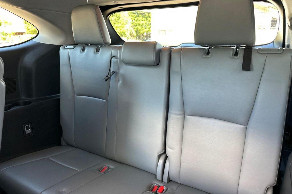 used 2023 Toyota Highlander Hybrid car, priced at $31,890