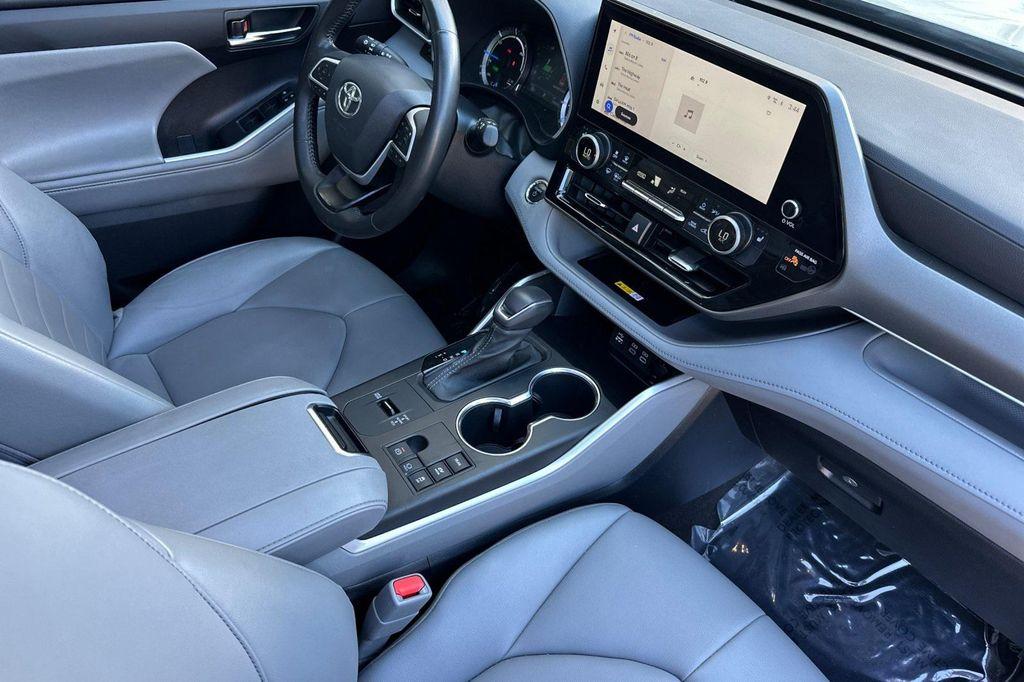used 2023 Toyota Highlander Hybrid car, priced at $31,890