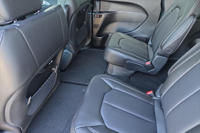 new 2025 Chrysler Pacifica car, priced at $44,940