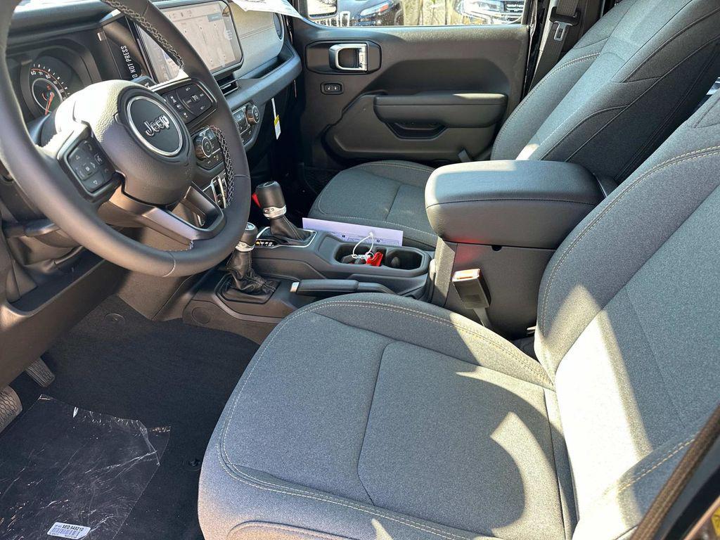 new 2025 Jeep Gladiator car, priced at $39,805