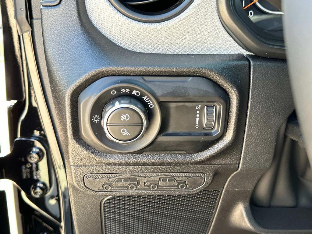 new 2025 Jeep Gladiator car, priced at $39,805